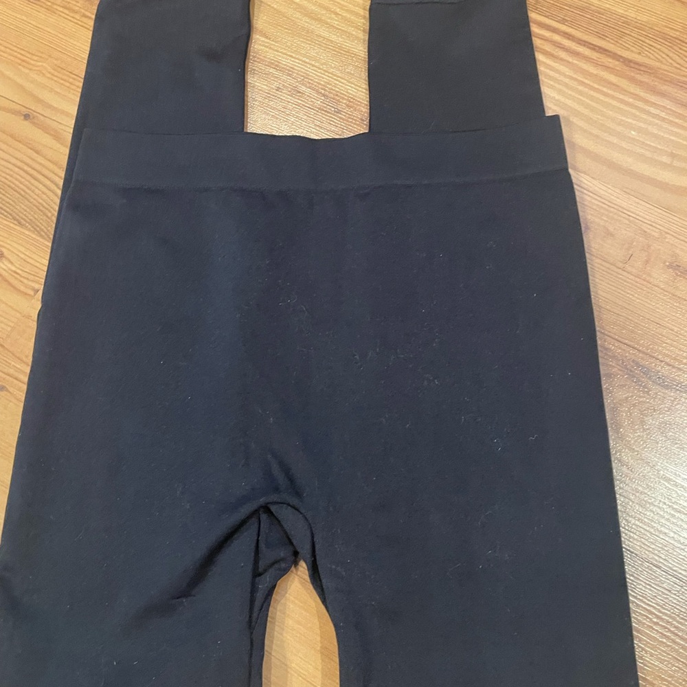 Black slinky leggings. Size medium.